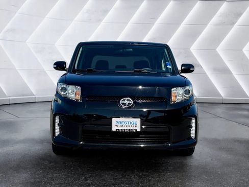 Used 2014 Scion xB FWD image 2