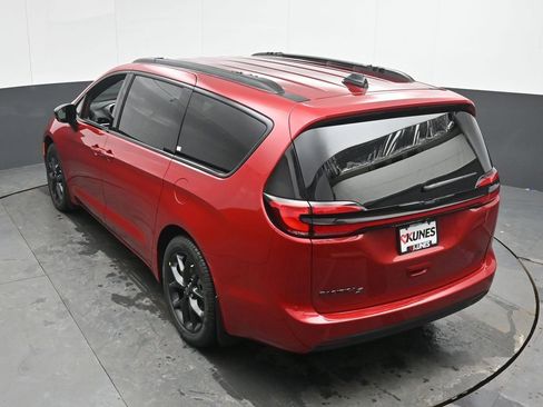 New 2026 Chrysler Pacifica Select w/ S Appearance Package FWD image 38