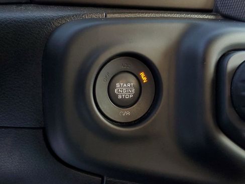 Used 2021 Jeep Gladiator Sport image 23