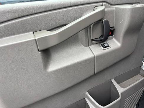 Used 2017 Chevrolet Express 2500 Extended RWD image 7