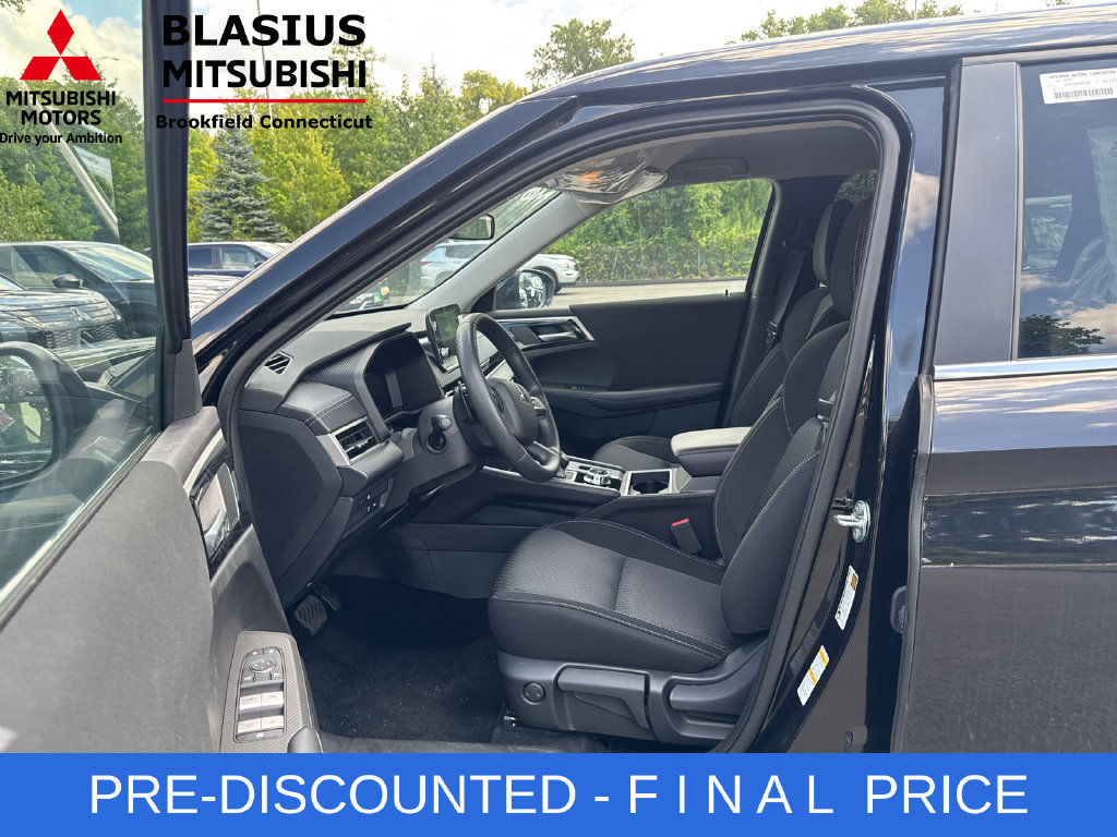 Used 2025 Mitsubishi Outlander ES AWD/4WD image 12