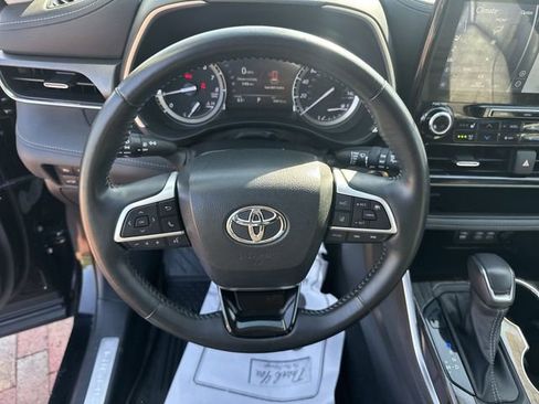Used 2022 Toyota Highlander Limited AWD/4WD image 15