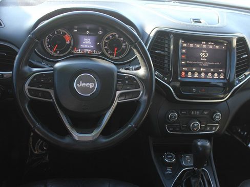 Used 2019 Jeep Cherokee Limited w/ Luxury Group image 10