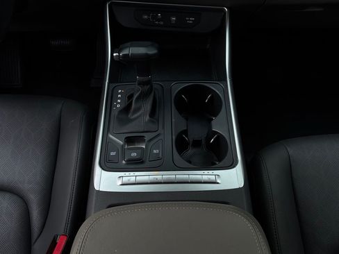 Used 2026 Kia Carnival FWD image 16