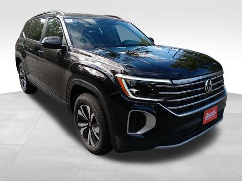 Used 2025 Volkswagen Atlas SE image 8