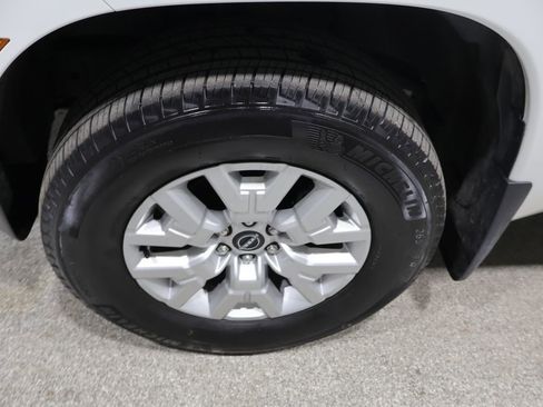 Used 2024 Nissan Frontier SV w/ SV Convenience Package AWD/4WD image 10