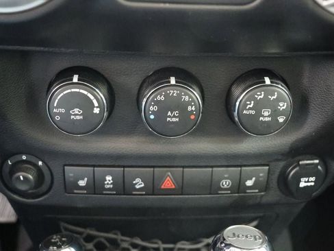 Used 2014 Jeep Wrangler Rubicon w/ Power Convenience Group image 23