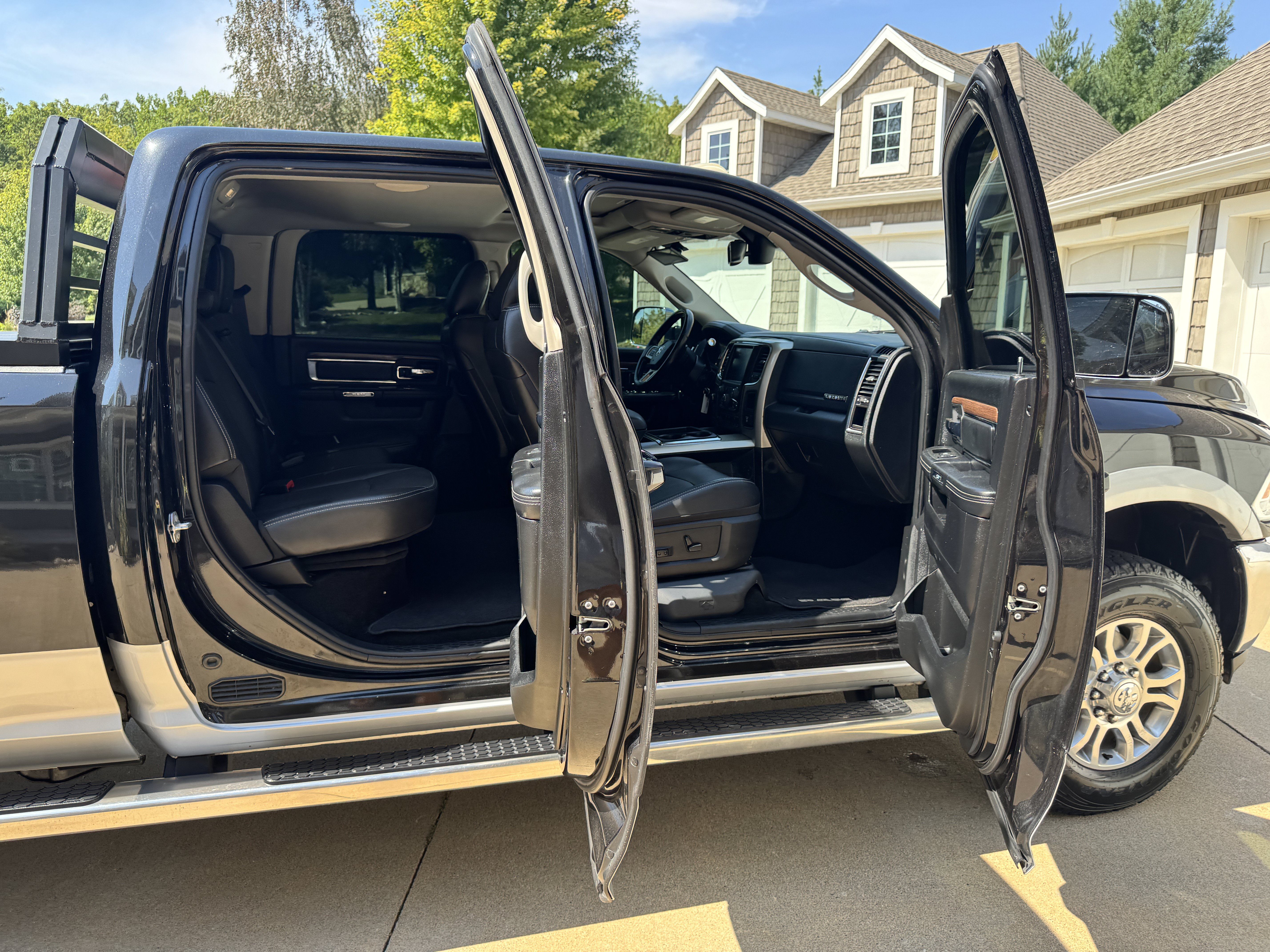 Used 2015 RAM 2500 Laramie w/ Snow Chief Group AWD/4WD image 16