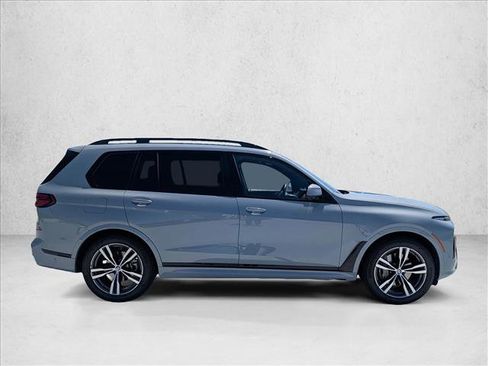 Used 2023 BMW X7 xDrive40i w/ M Sport Package AWD/4WD image 4