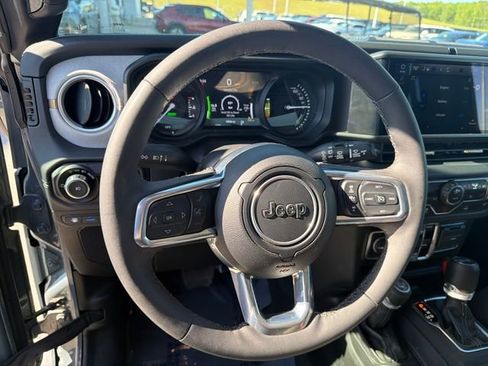 Used 2025 Jeep Wrangler Unlimited Sahara AWD/4WD image 10