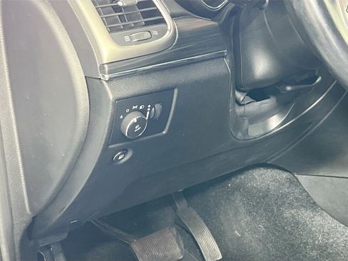 Used 2022 Jeep Grand Cherokee Limited image 10