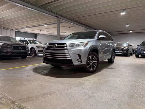 Used 2017 Toyota Highlander XLE w/ Protection Package #3 AWD/4WD image 1