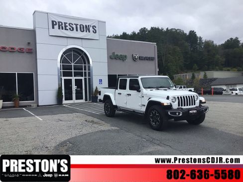 Used 2023 Jeep Gladiator Sport AWD/4WD image 8