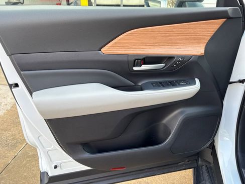 Used 2026 Toyota Grand Highlander Platinum image 15