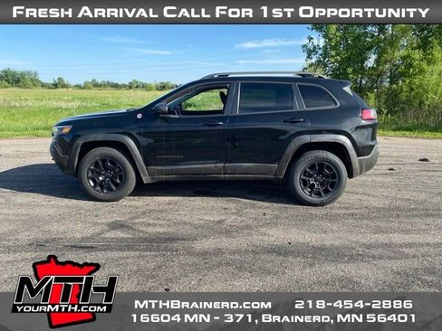 Used 2019 Jeep Cherokee Trailhawk w/ Cold Weather Group AWD/4WD image 6