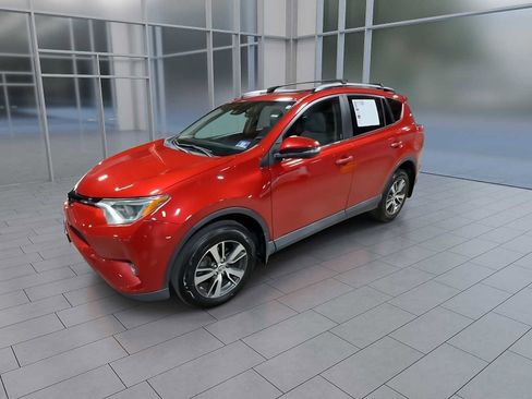 Used 2017 Toyota RAV4 XLE image 4
