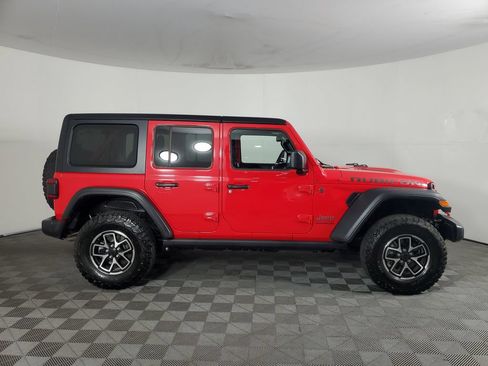 Used 2025 Jeep Wrangler Unlimited Rubicon w/ Convenience Group AWD/4WD image 3