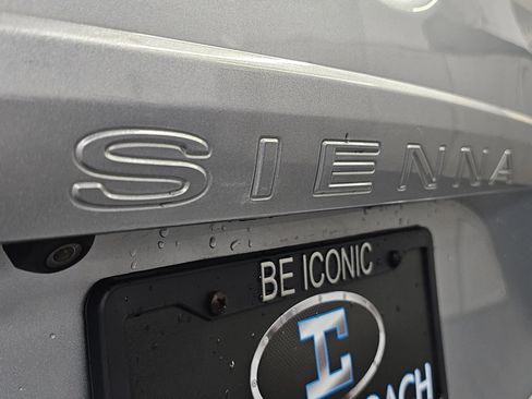 Used 2016 Toyota Sienna LE FWD image 37