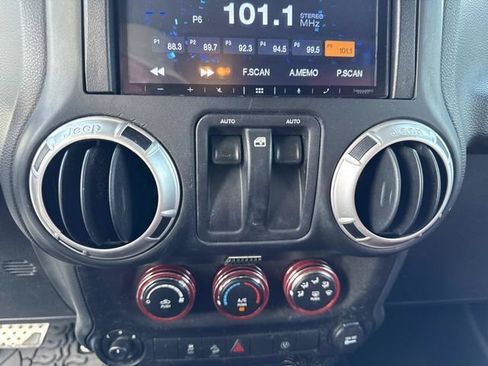 Used 2017 Jeep Wrangler Sahara AWD/4WD image 20