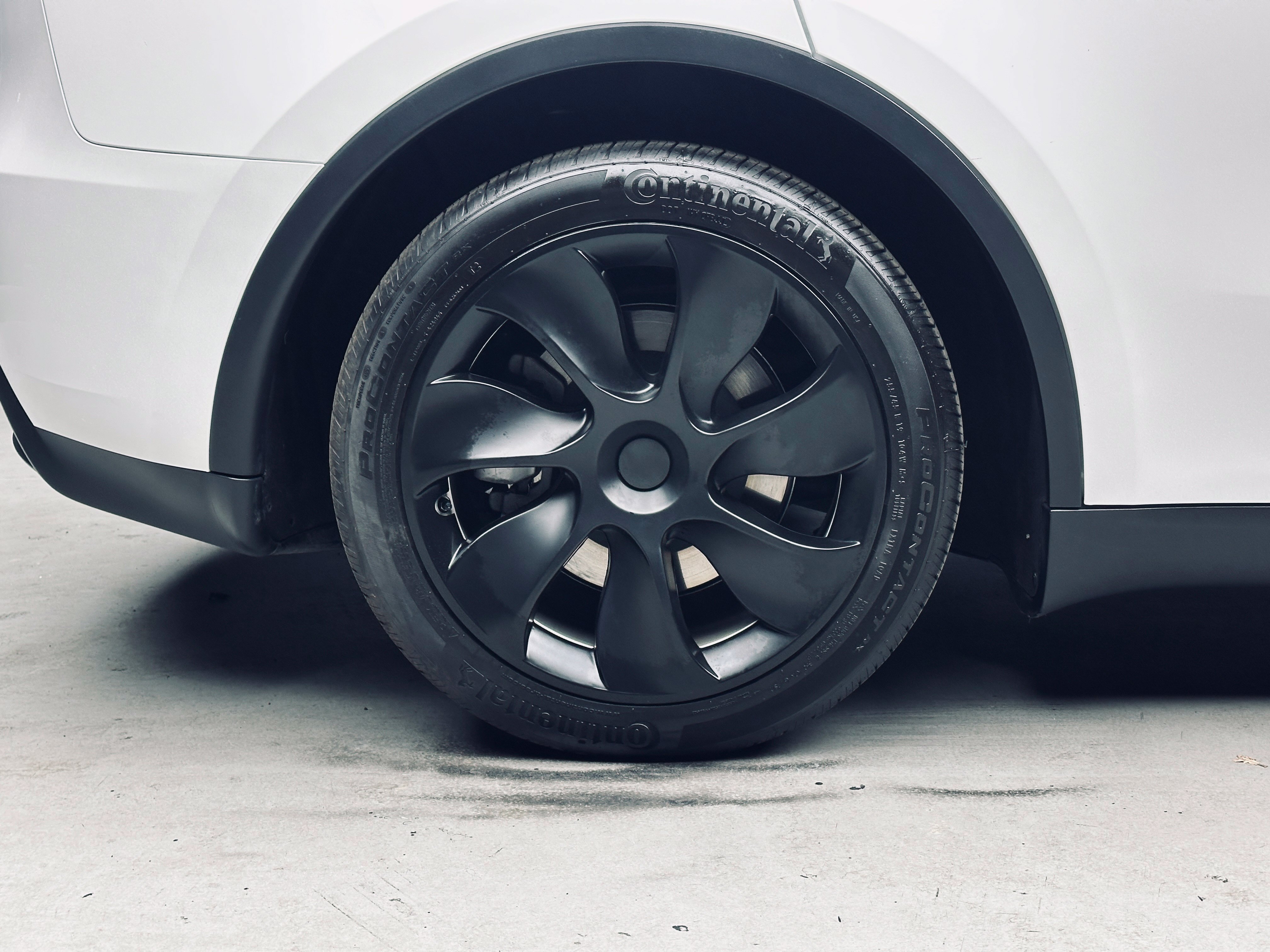 Used 2023 Tesla Model Y Long Range AWD/4WD image 33