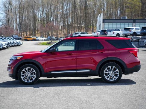 Used 2023 Ford Explorer XLT w/ Equipment Group 202A AWD/4WD image 8