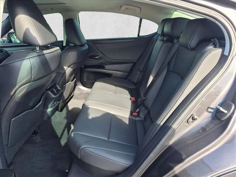 Used 2025 Lexus ES 300h w/ Premium Package FWD image 15