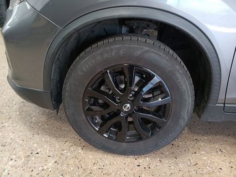 Used 2019 Nissan Rogue SV image 34