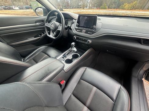 Used 2024 Nissan Altima 2.5 SR image 17