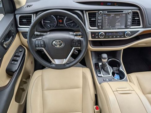 Used 2019 Toyota Highlander Limited image 26