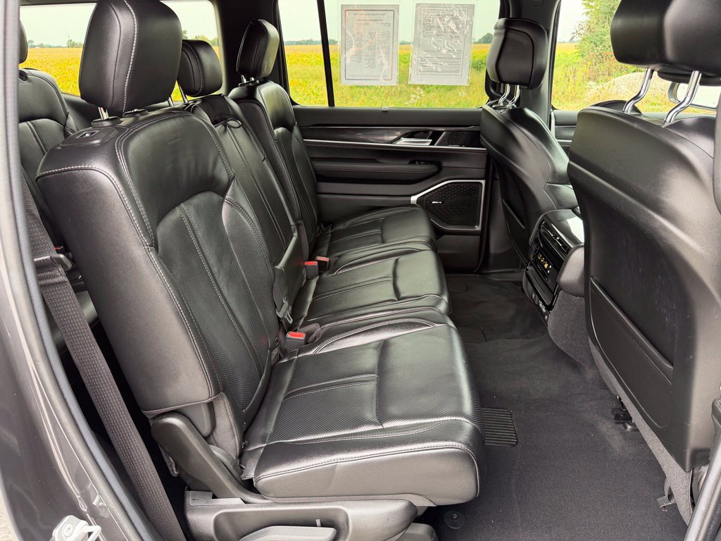 Used 2022 Jeep Wagoneer Series I w/ Convenience Group I AWD/4WD image 26