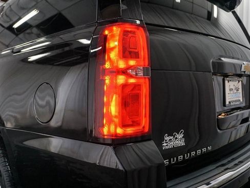 Used 2018 Chevrolet Suburban Premier image 20