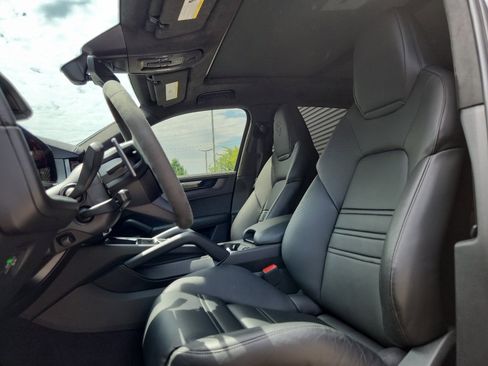 Certified 2025 Porsche Cayenne GTS w/ Premium Package Plus AWD/4WD image 12
