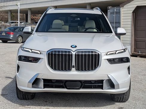 Certified 2024 BMW X7 xDrive40i w/ Premium Package image 2