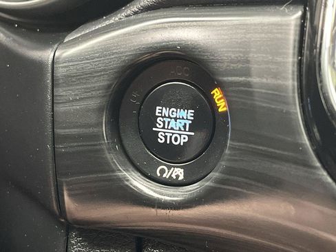 Used 2019 Jeep Grand Cherokee Altitude AWD/4WD image 20