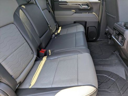 Used 2025 Chevrolet Silverado 2500 ZR2 AWD/4WD image 20