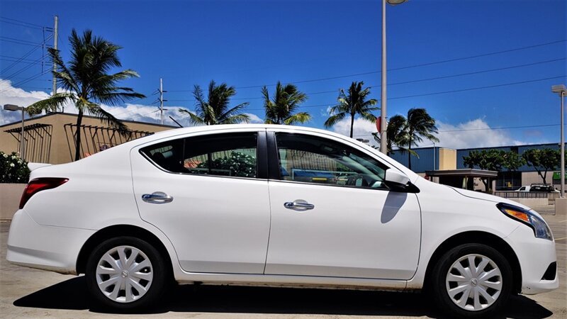Used 2018 Nissan Versa SV FWD image 5