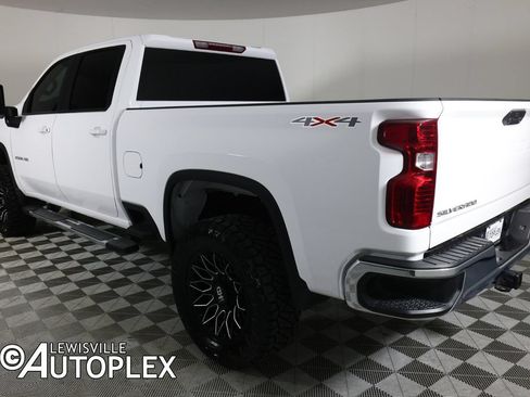 Used 2025 Chevrolet Silverado 2500 LT w/ Convenience Package AWD/4WD image 8