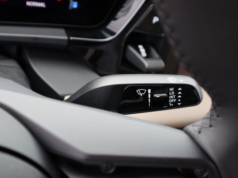 New 2025 Porsche Macan 4S Electric image 34