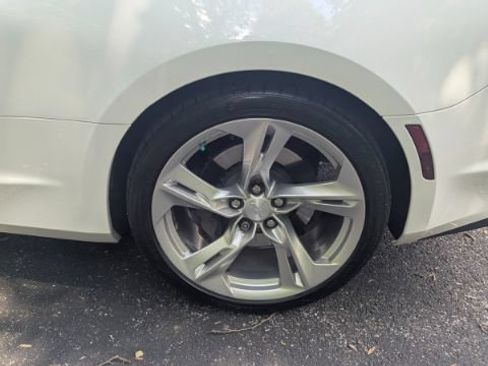 Used 2019 Chevrolet Camaro SS RWD image 10