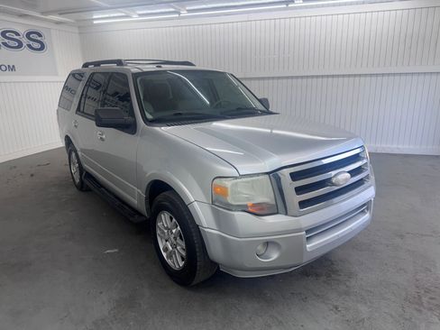 Used 2011 Ford Expedition XLT image 3