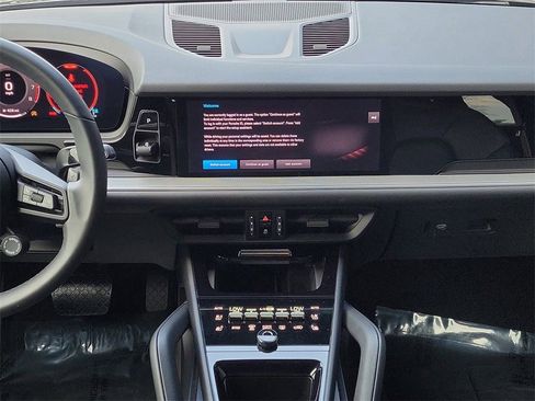 Certified 2025 Porsche Cayenne Base image 21