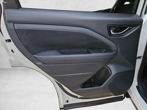 Used 2025 Subaru Forester Touring image 21