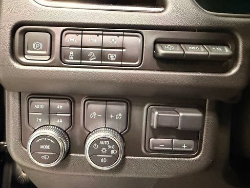 Used 2024 GMC Yukon XL AT4 w/ AT4 Premium Plus Package AWD/4WD image 30