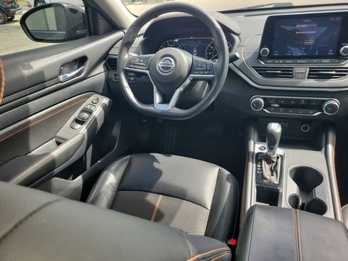 Used 2022 Nissan Altima 2.5 SR w/ Midnight Edition Package image 8