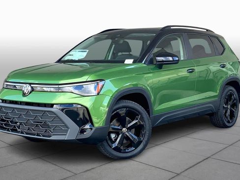 New 2026 Volkswagen Taos SE image 1