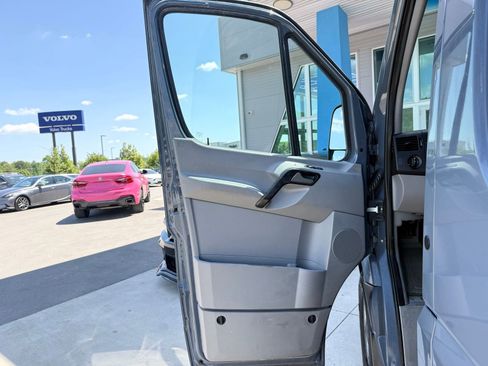Used 2018 Mercedes-Benz Sprinter 2500 image 13
