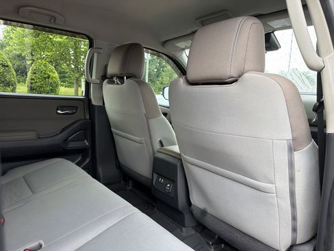 Used 2022 Nissan Frontier SV AWD/4WD image 22