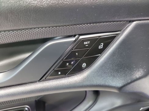 Used 2021 Porsche Taycan image 35