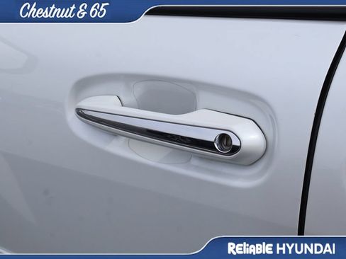 Used 2022 Toyota Sienna XLE w/ XLE Plus Package FWD image 24