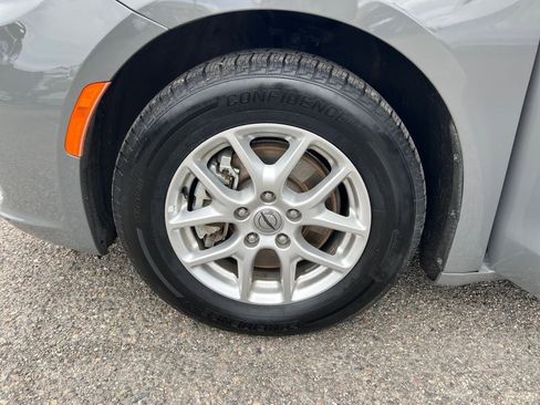 Used 2022 Chrysler Pacifica Touring-L image 22